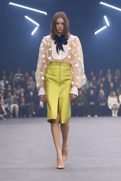 Look 19
